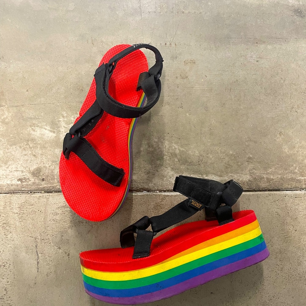 Size 8- Women’s TEVA Flatform Universal Pride Rainbow Platform Sandals